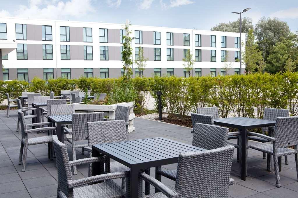 Hampton By Hilton Munich Airport South Hotel Hallbergmoos Restaurant photo